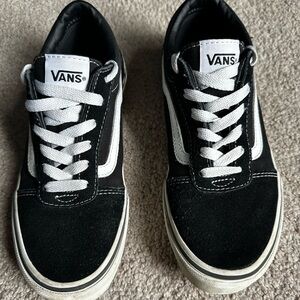 Youth / Kids Vans Black and White Sneakers Size 4